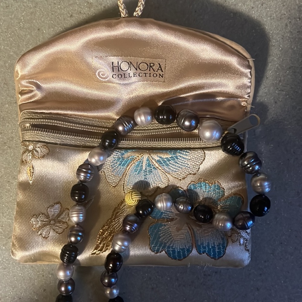 Honora Pearl Necklace black and gray Pearl 20” Sterling Clasp NW beautiful Pouch